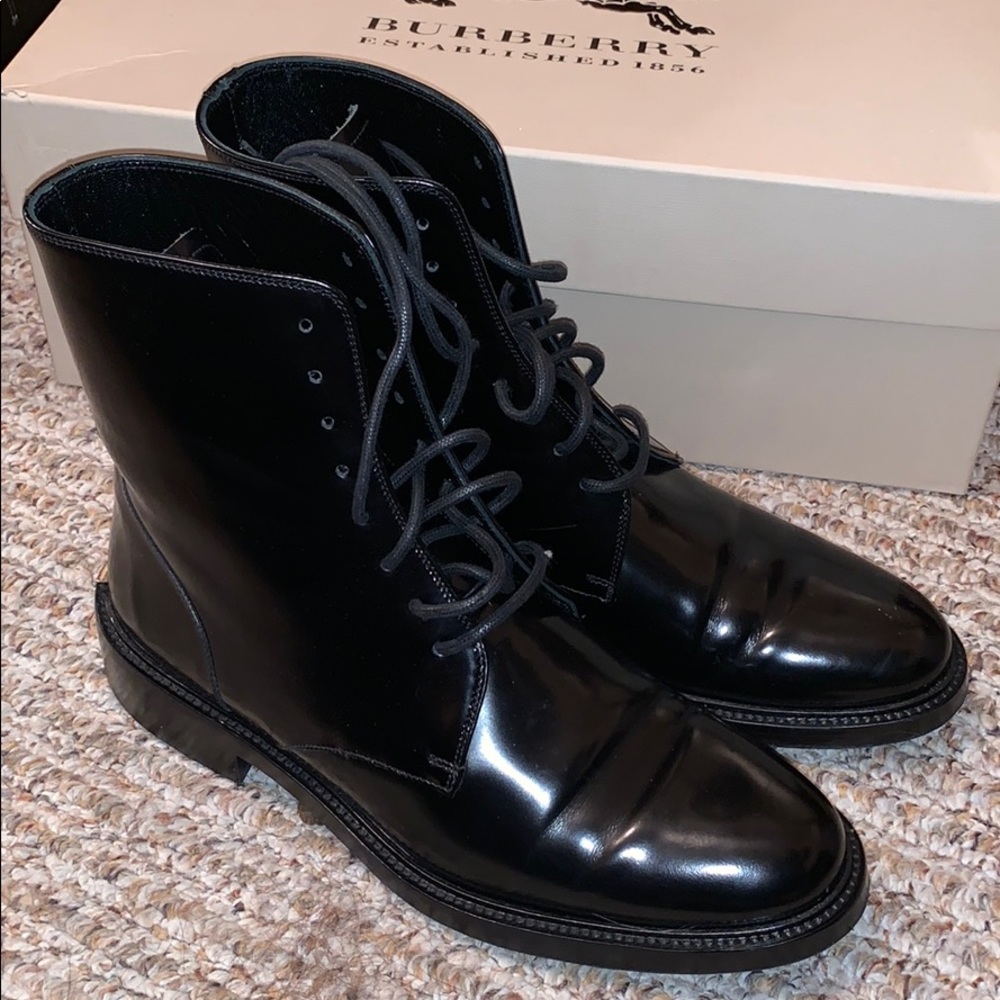 Burberry Lace up boots